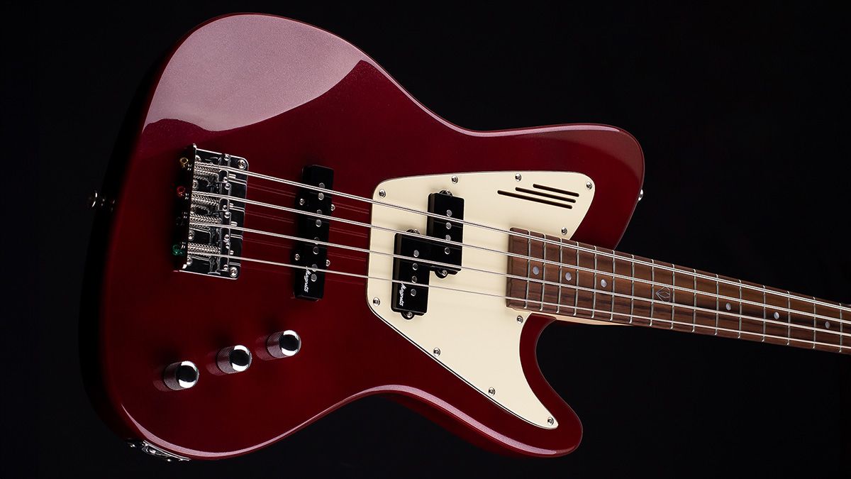 Magneto Guitar&#039;s Ruby Bass