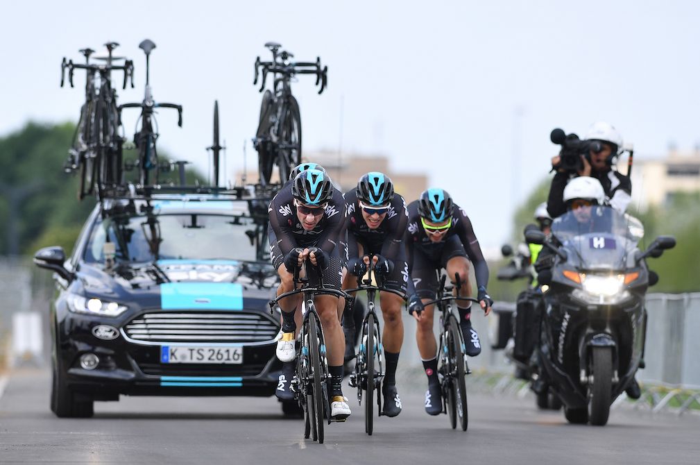 Team Sky riding to a Hammer Series win