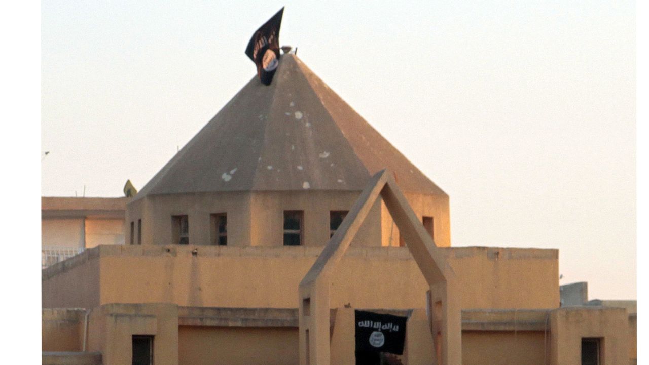 The flag of IS flutters on the &amp;#039;dome&amp;#039; of a Syrian Christian Church