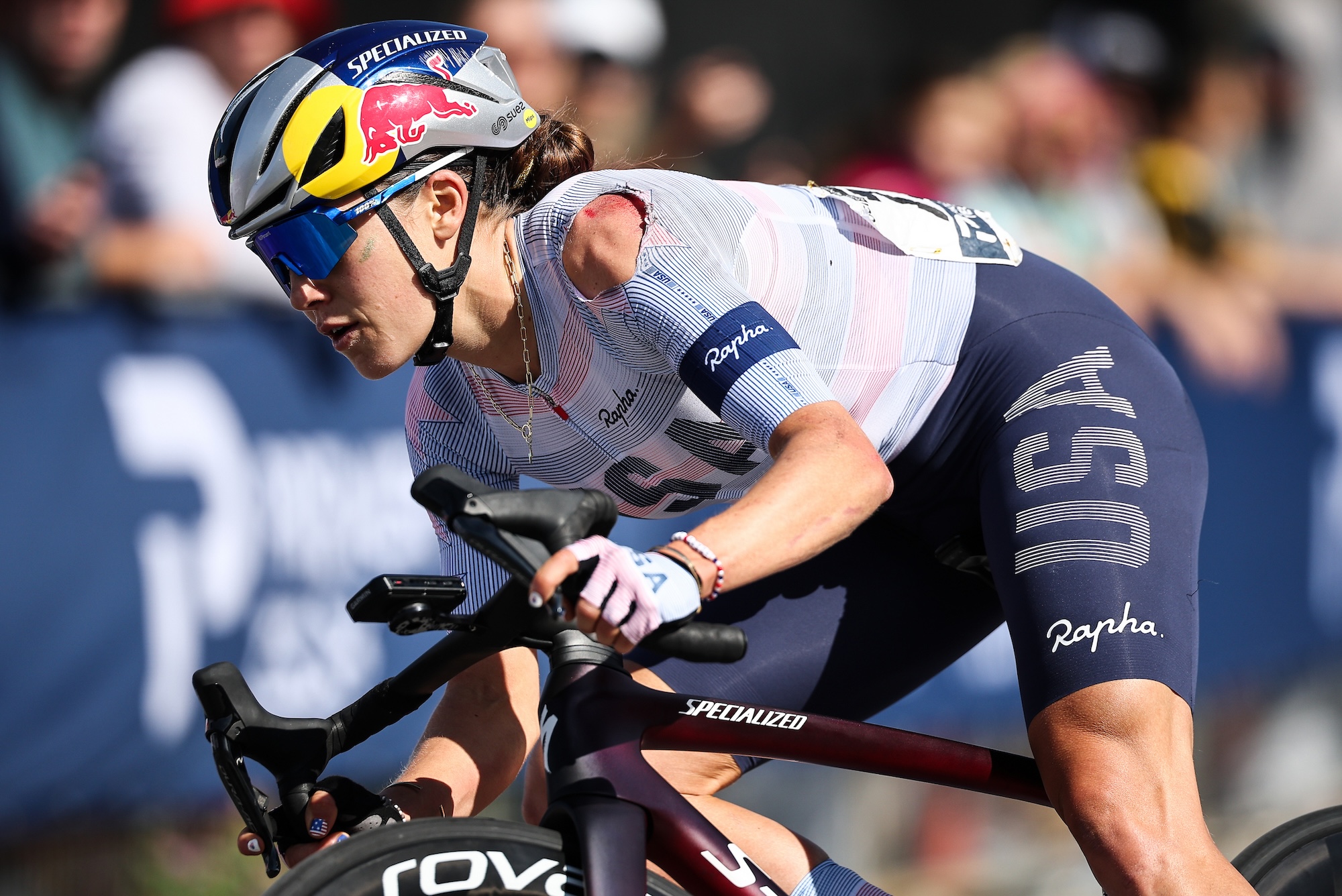 Women Elite Road Race saw Kate Courtney (USA) race two laps with scrapes from a crash, then DNF