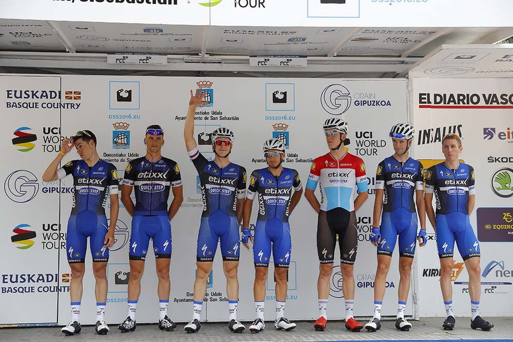 Etixx-QuikStep before the start