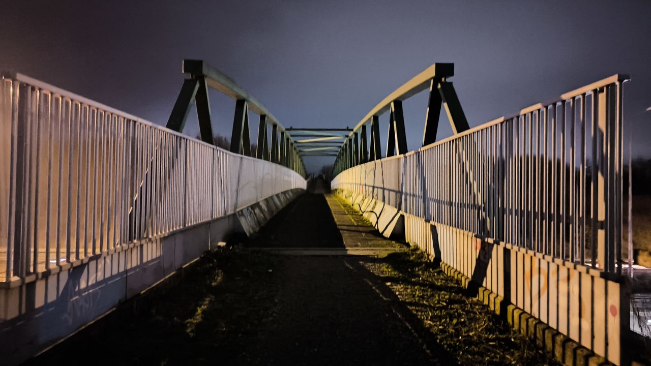 Xiaomi 13T Pro image sample night shot of bridge