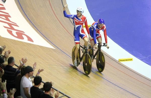 Geraint Thomas (Great Britain) saluts the crowd after his team won the men's pursuit gold medal