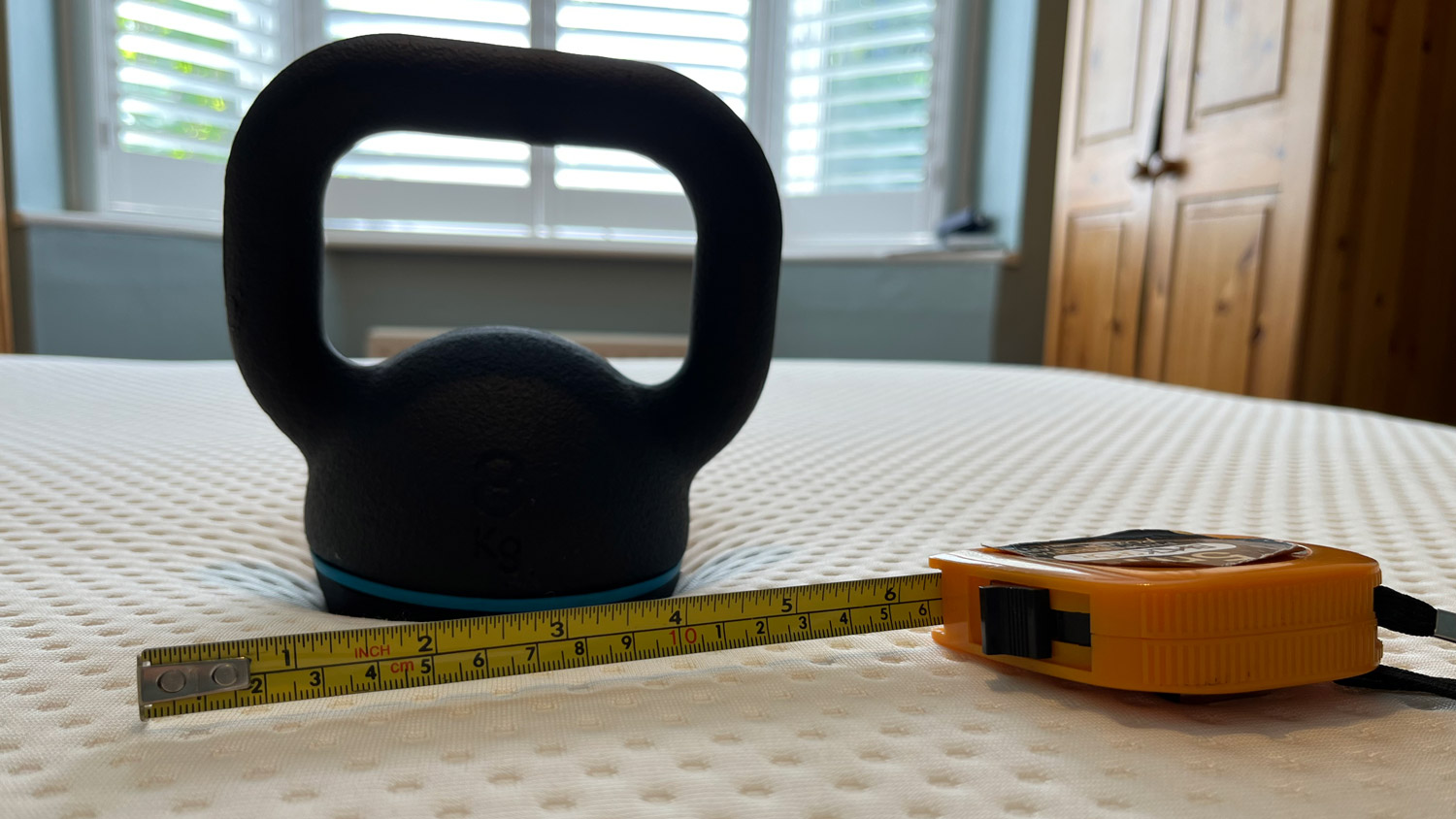 A kettlebell and tape measure on the Emma NextGen Premium