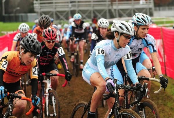 Kelli Emmett (Giant Bicycles) leading a group of riders into a 180 degree turn.
