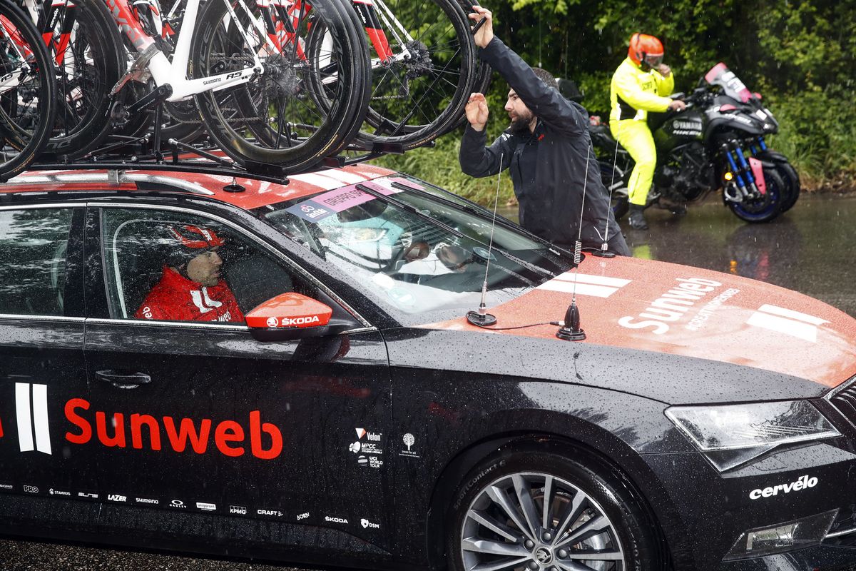Tom Dumoulin exits the Giro d'Italia