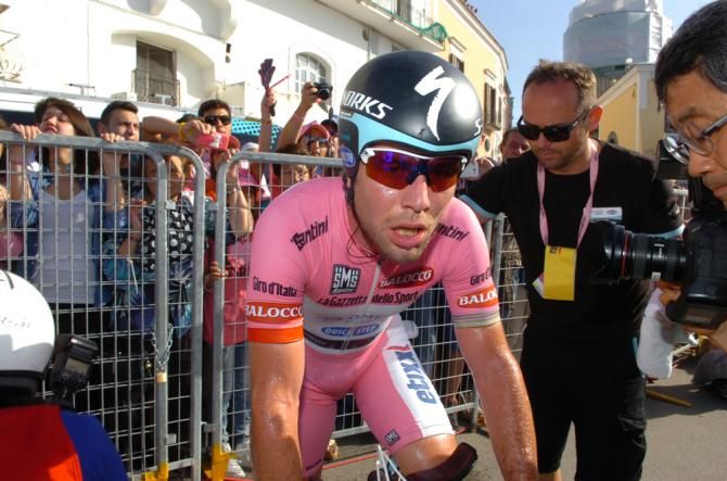 Mark Cavendish relinquished his grip on the maglia rosa