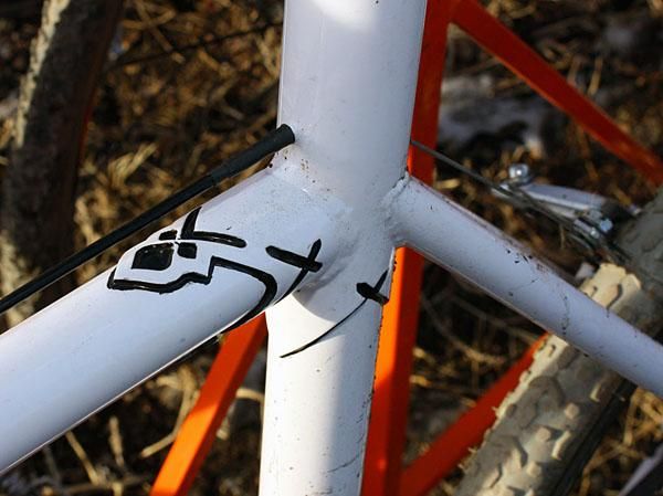 Just as with the front end, the seat cluster looks like a lugged joint from afar but actually comprises a combination of brazed sleeves and TIG welding.