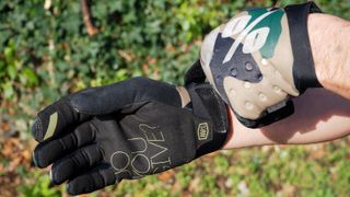 100% Brisker glove review | BikePerfect