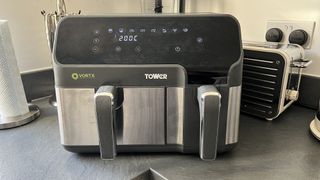 Tower Vortx Eco Duo air fryer front with both baskets closed
