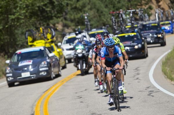 Alex Howes (Garmin-Sharp) sets tempo in the break of the day.