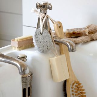 bath taps with accessories