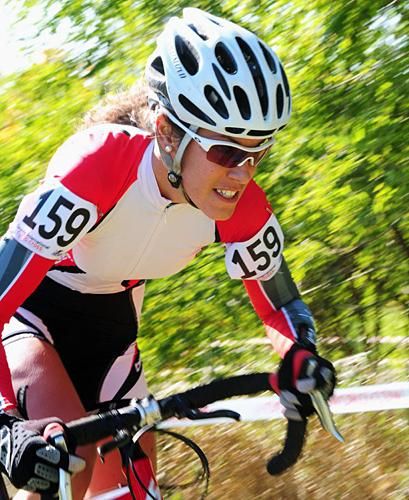Justine Robidoux (Independent) riding with aggression.