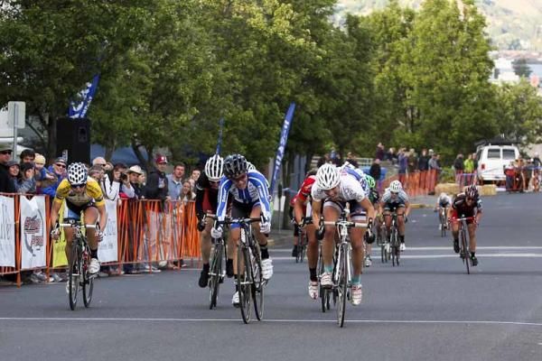 Lehmann overtook Emmett at the line in the women's race