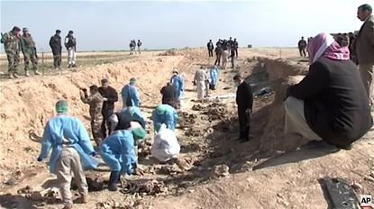 Iraqi authorities try to identify ISIS victims in mass grave