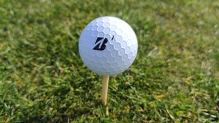Bridgestone e12 Contact 2023 golf ball