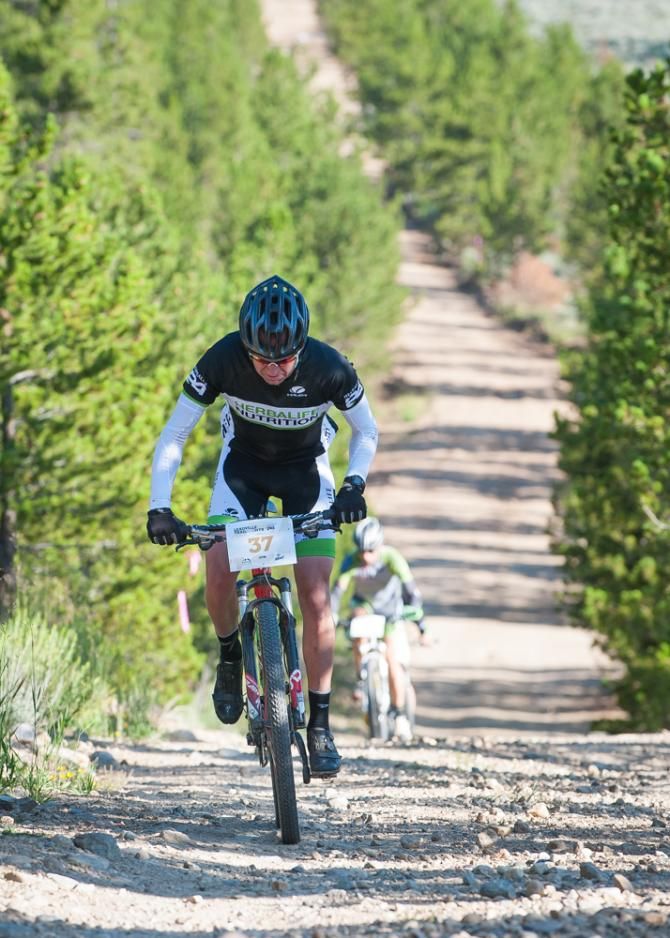 Riders making their way up a short climb along the pipeline. Why is it called the pipeline? Because there is a natural gas pipeline along the trail.