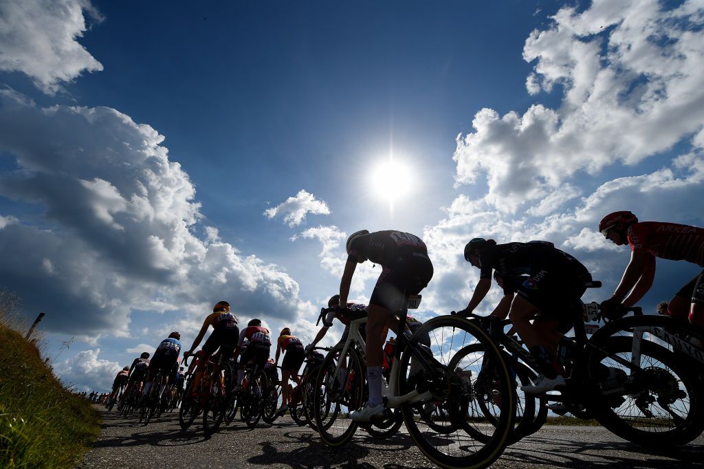 The women&#039;s peloton during stage 7 of the Tour de France Femmes