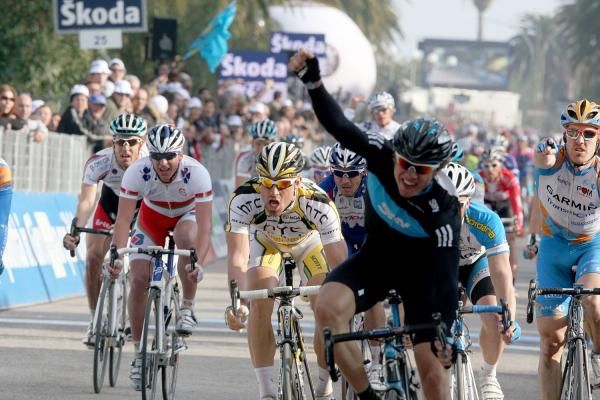 Basson Hagen (Team Sky) wins the final sprint