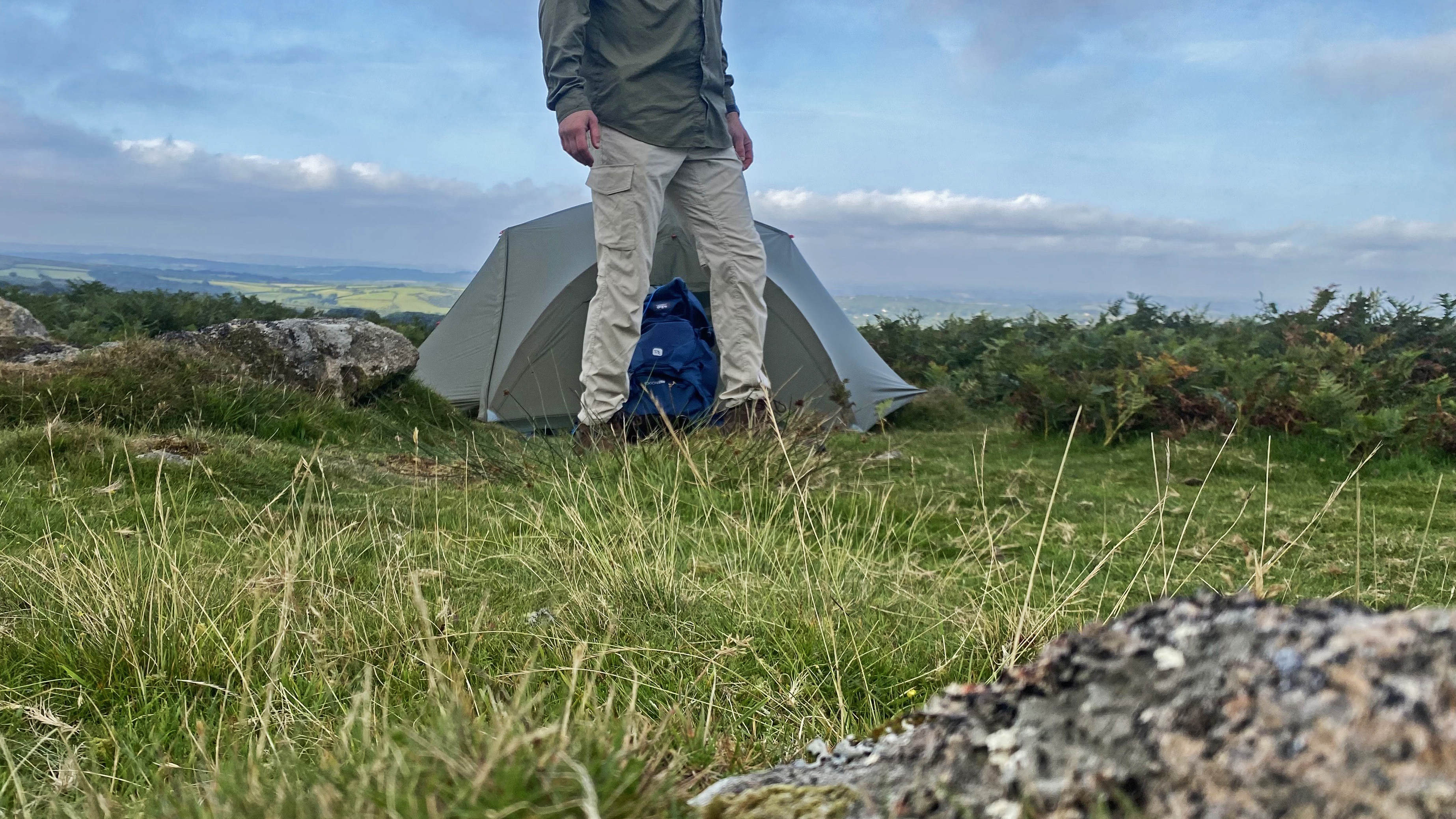 Camper wearing the Columbia Skien Valley Cargo Hiking Trousers