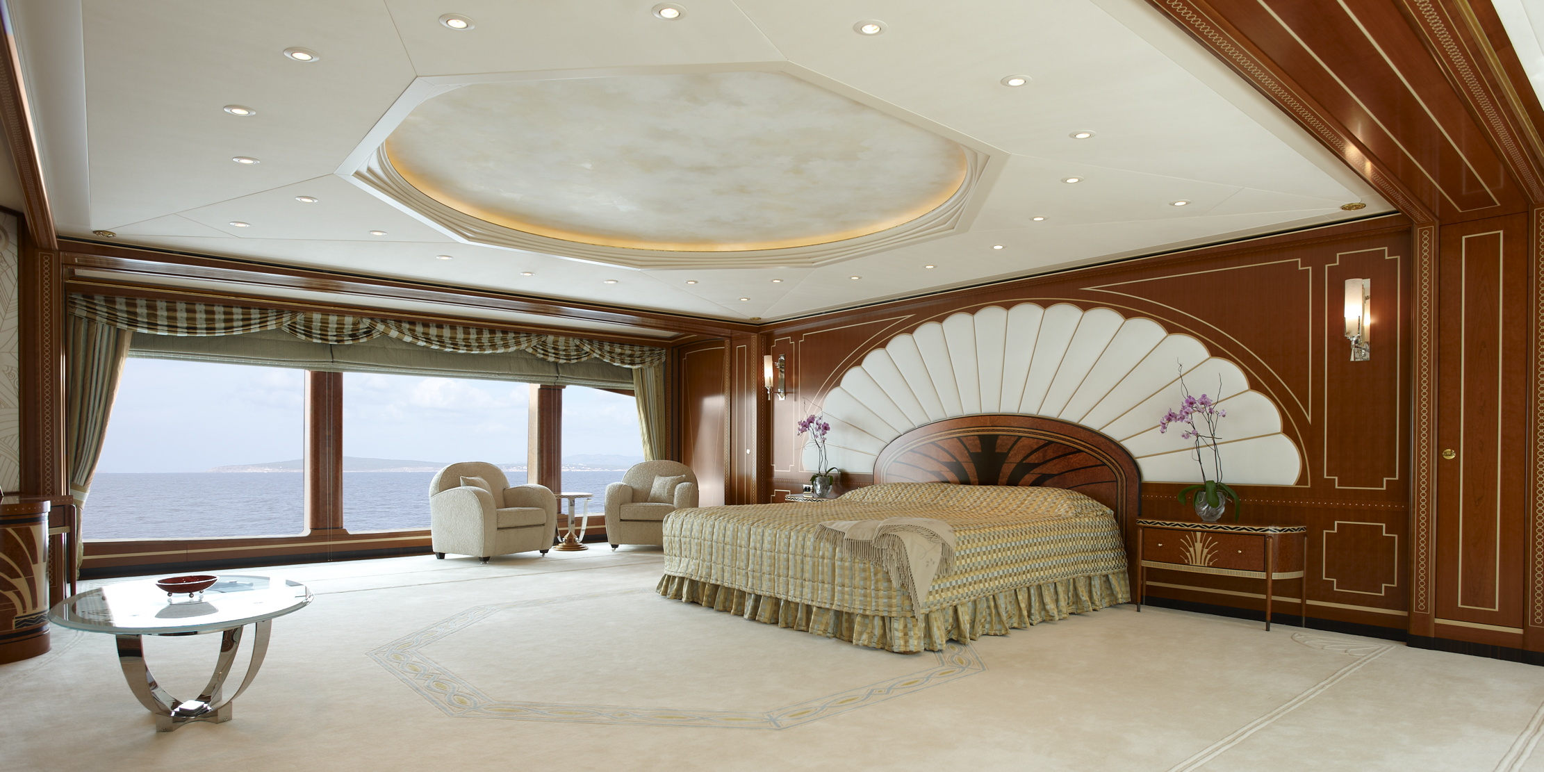 Images of the yacht Lady Christine