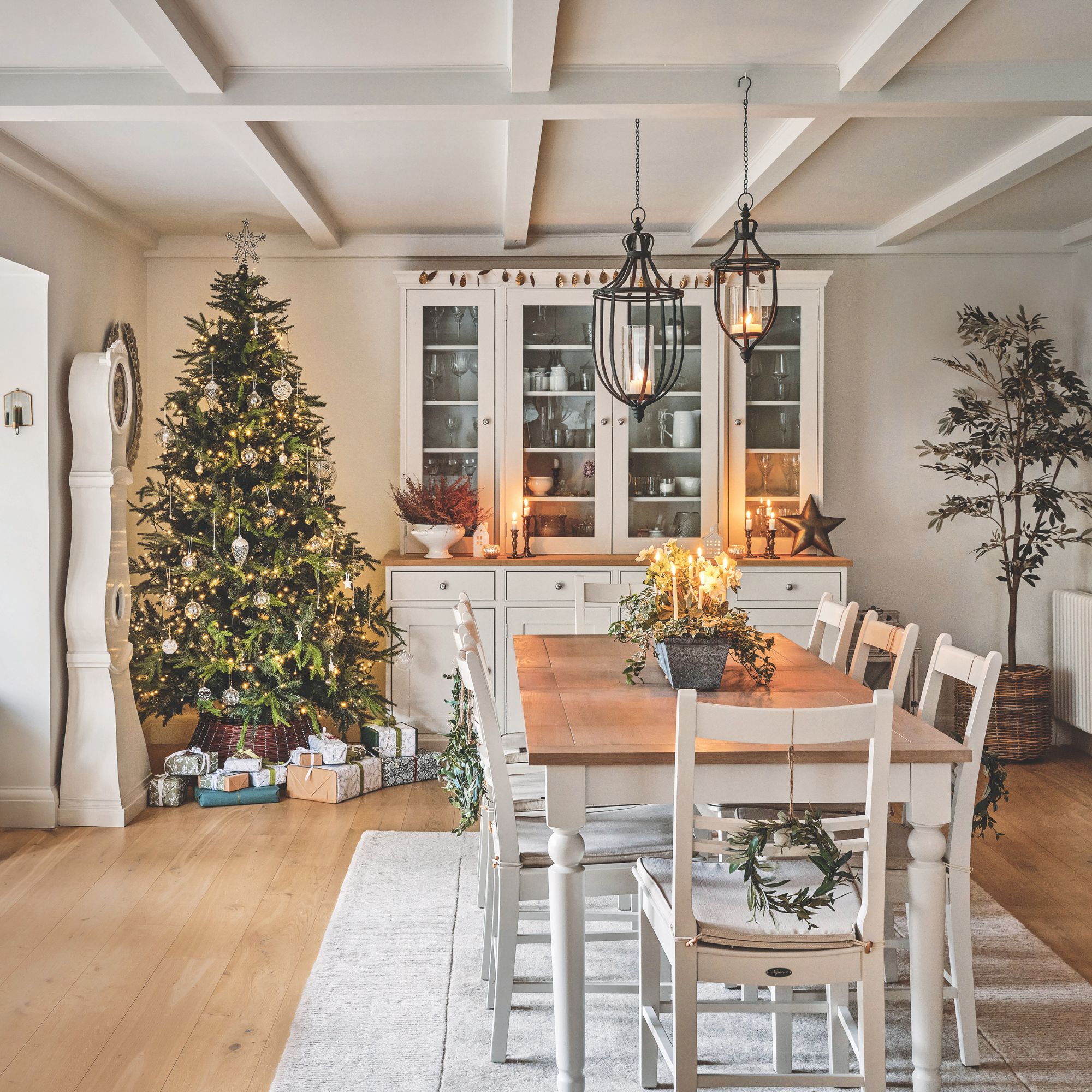 Warm white Christmas colour scheme with wooden accents