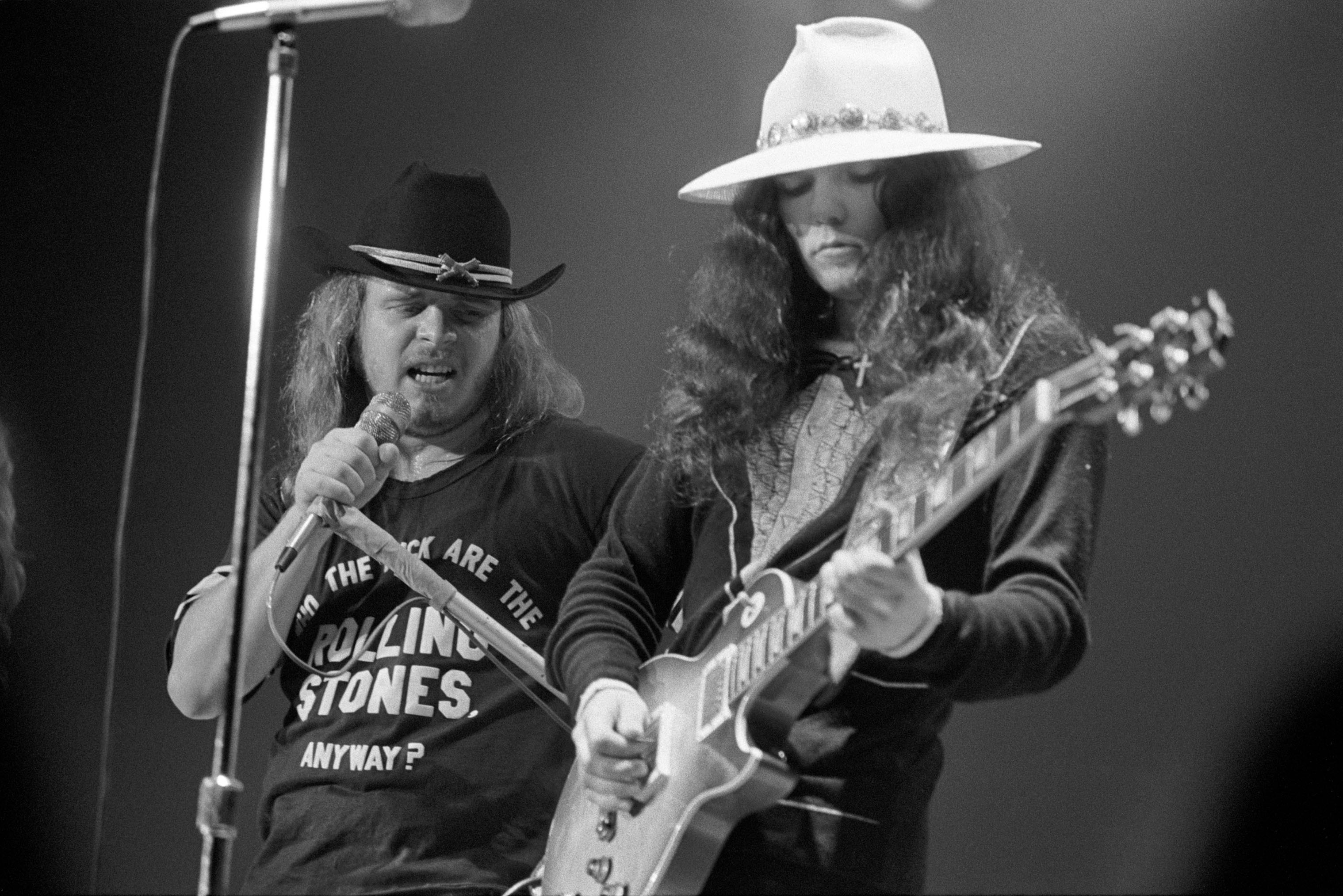 Ronnie Van Zant and Gary Rossington onstage