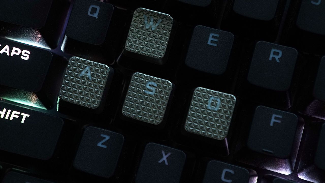 Corsair K70 TKL