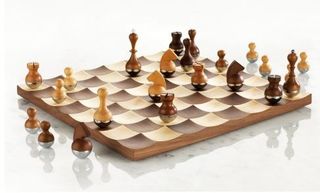 Arum Wobble chess set