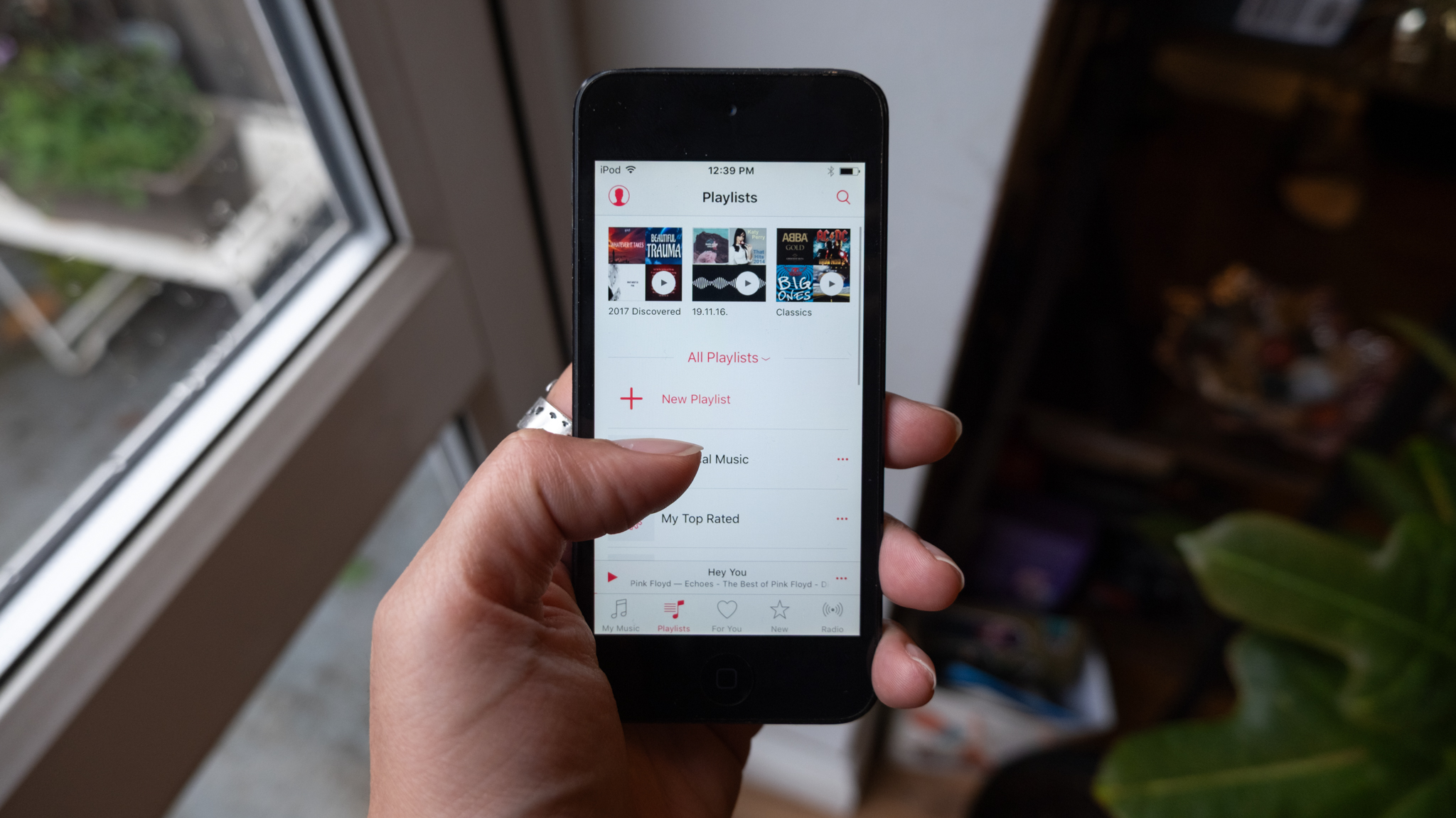 A space gray iPod Touch 6th Gen