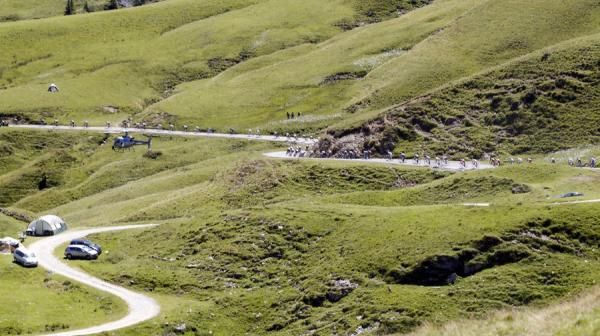 The riders get strung out on the descent of the Col d'Aubisque