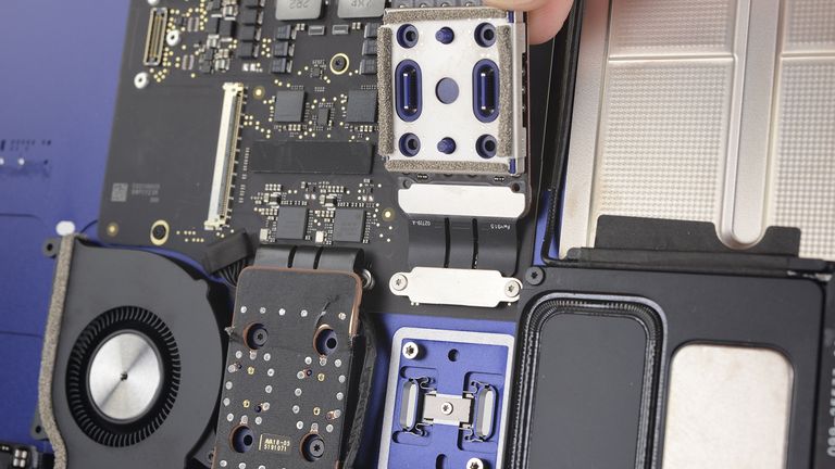 Apple iMac 24-in tear down by iFixit