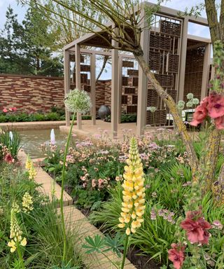 woven panels structure at chelsea flower show 2022