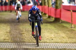 Dutch rider Lucinda Brand (Baloise Glowi) distances Sara Casasola (Crelan-Corendon) in corners to win the women's elite Exact Cross in Sint-Niklaas