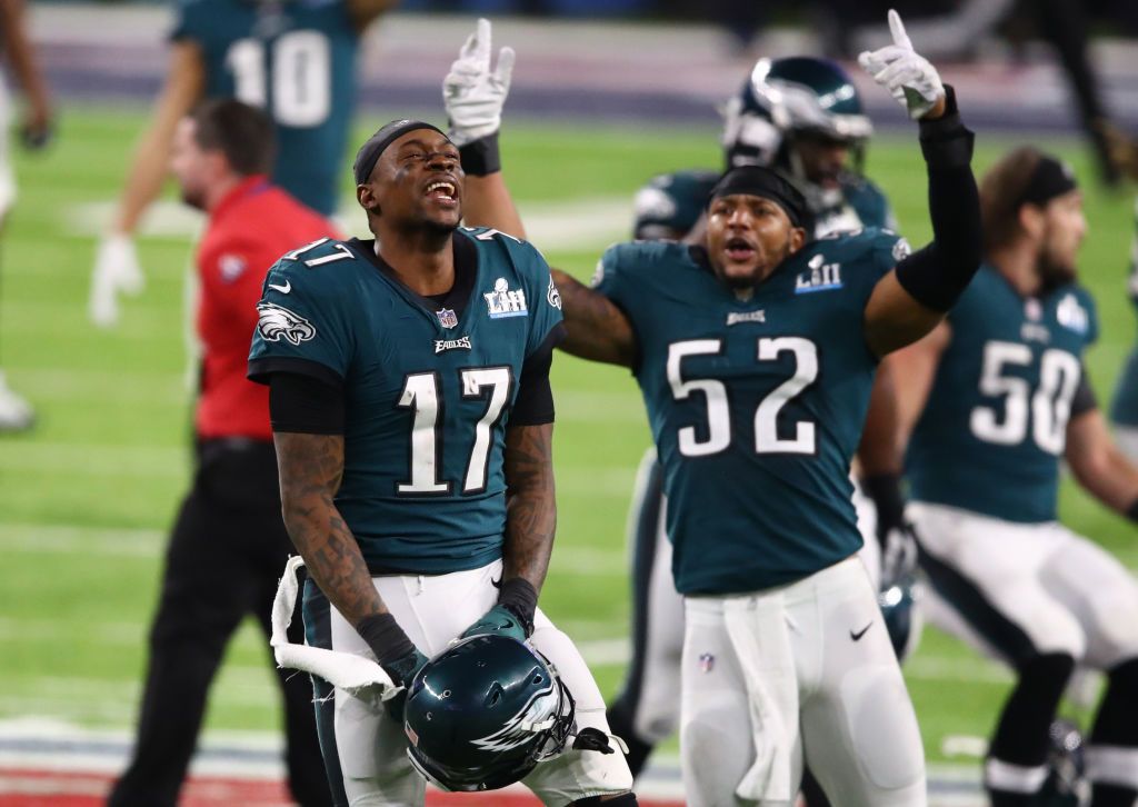 Eagles players celebrate.