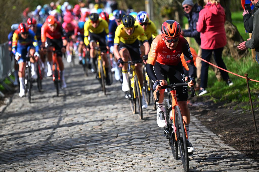 WAREGEM BELGIUM MARCH 27 Magnus Sheffield of The United States and Team INEOS Grenadiers attacks at the Berg Ten Houte during the 78th Dwars Door Vlaanderen 2024 Mens Elite a 1886km one day race from Roeselare to Waregem UCIWT on March 27 2024 in Waregem Belgium Photo by Tim de WaeleGetty Images