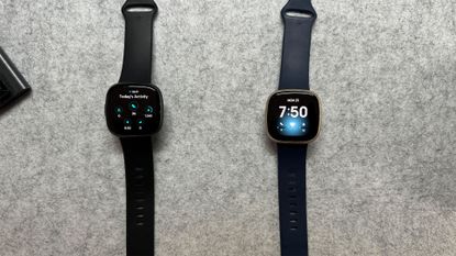 Fitbit charge 4 vs versa online 4