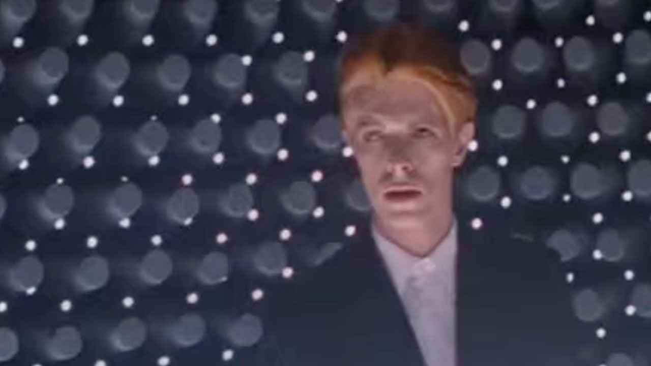 David Bowie with red hair, wearing a suit in The Man Who Fell to Earth