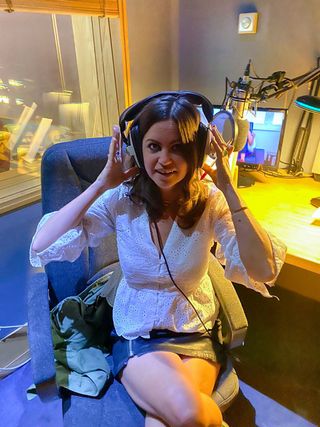 Deborah James Bowelbabe recording her podcast.