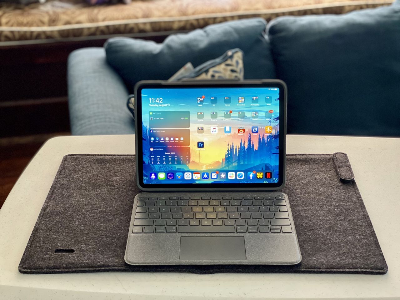 Magic Sleeve Ipad Pro Open Desk Mat