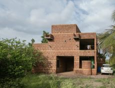 Kanade brothers house in India, brick structure in green surrounds
