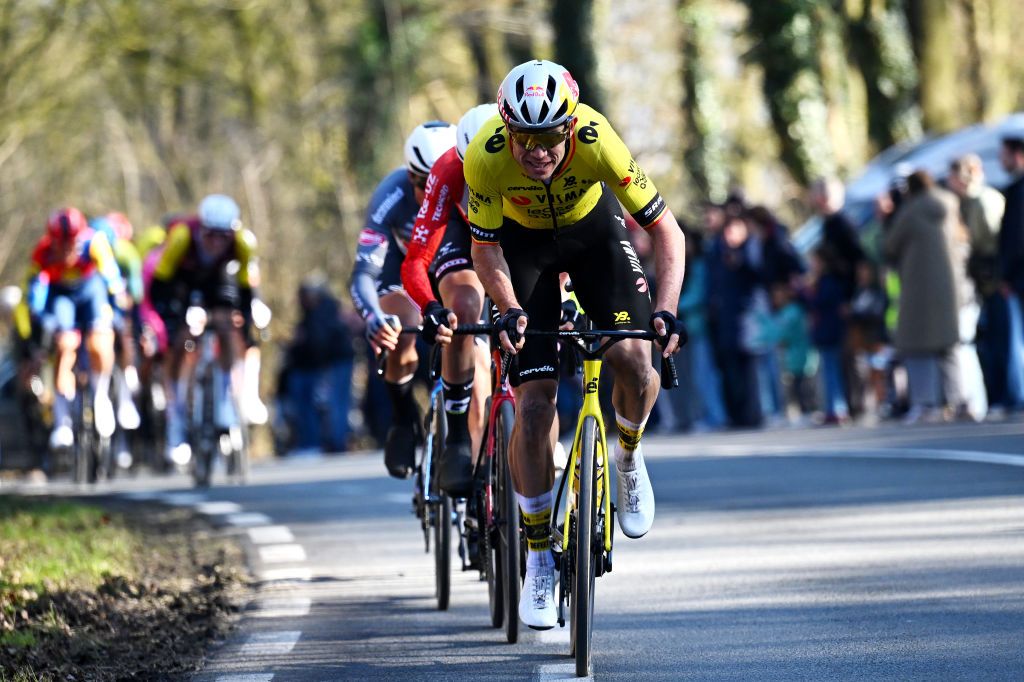 Wout van Aert makes a move