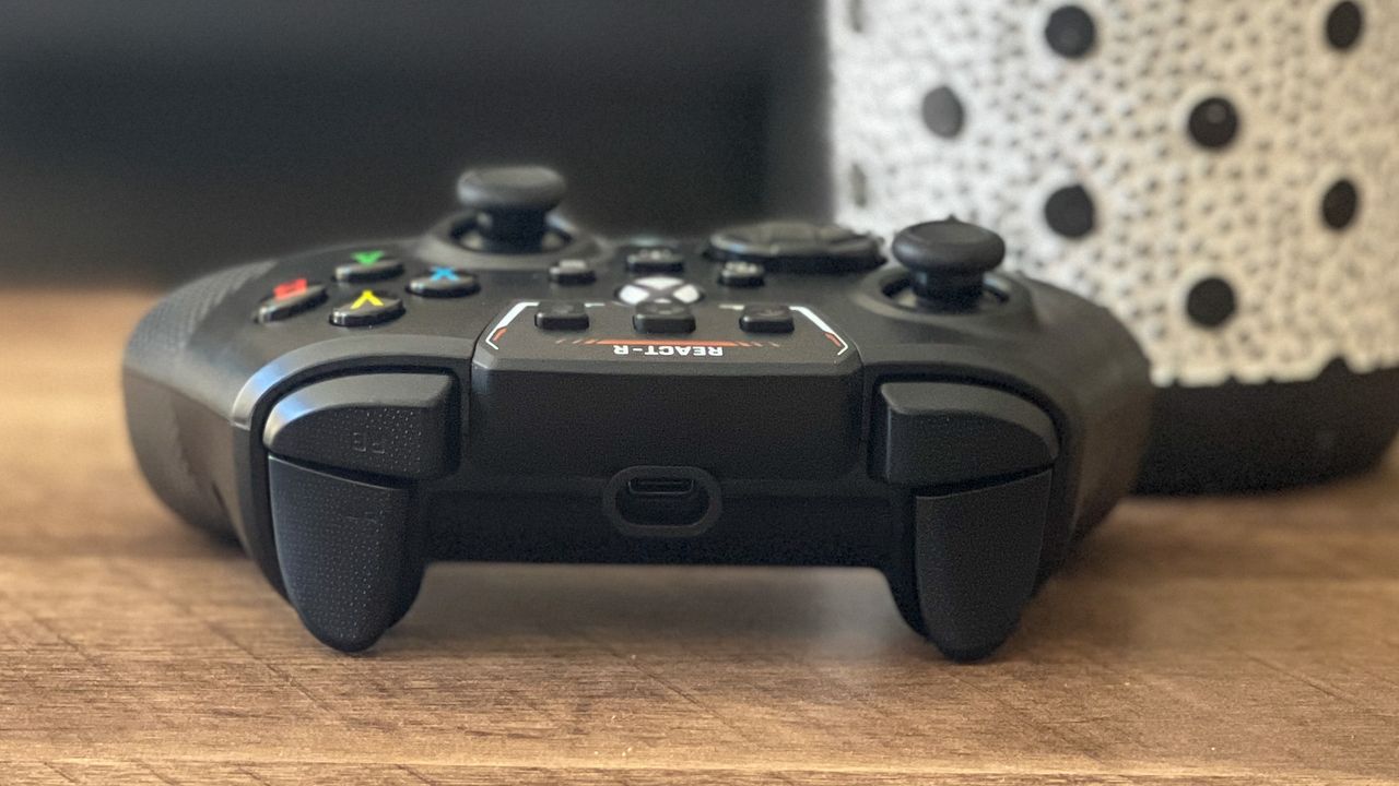 Turtle Beach React-R front