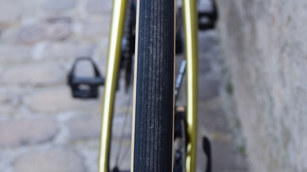 A closer look at the file tread pattern on the Vittoria tyres