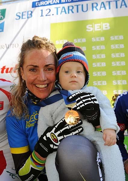 Gunn-Rita Dahle Flesjaa and her son on the podium.