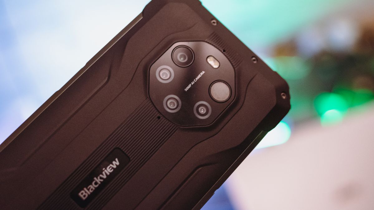 Blackview BL8800 Pro back panel and rear camera setup