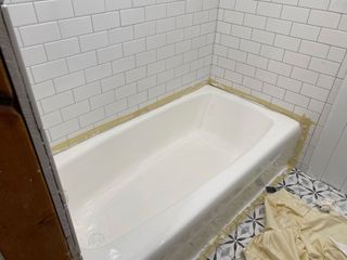 Tiling a bathroom wall