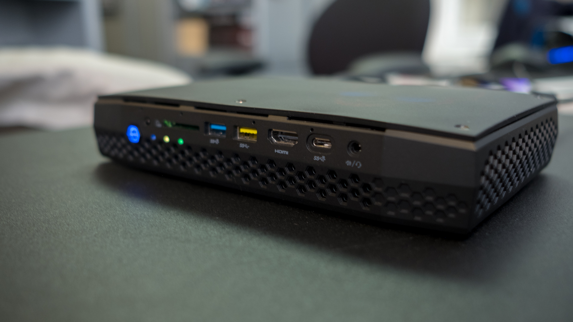 Intel Hades Canyon NUC