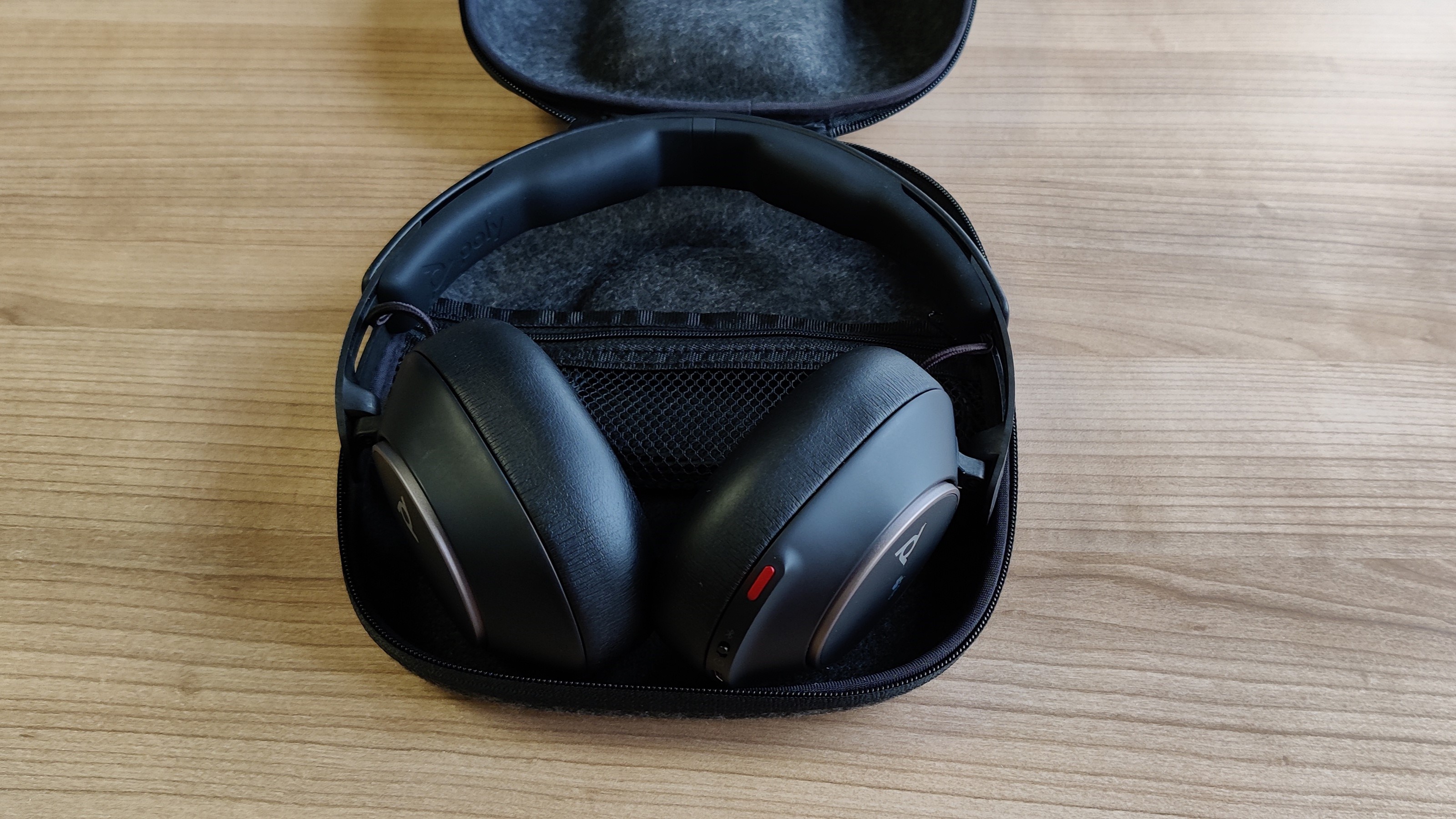 Poly Voyager Surround 80 UC