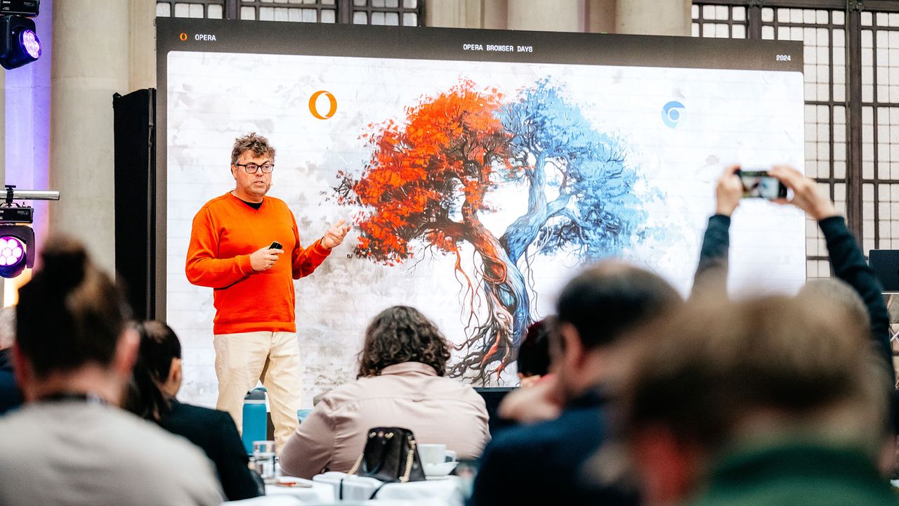 A photo of Arjan Van Leeuwen, Product Engineering Lead at Opera, talking on stage during the Opera Browser Days held in Bristol on September 27, 2024.